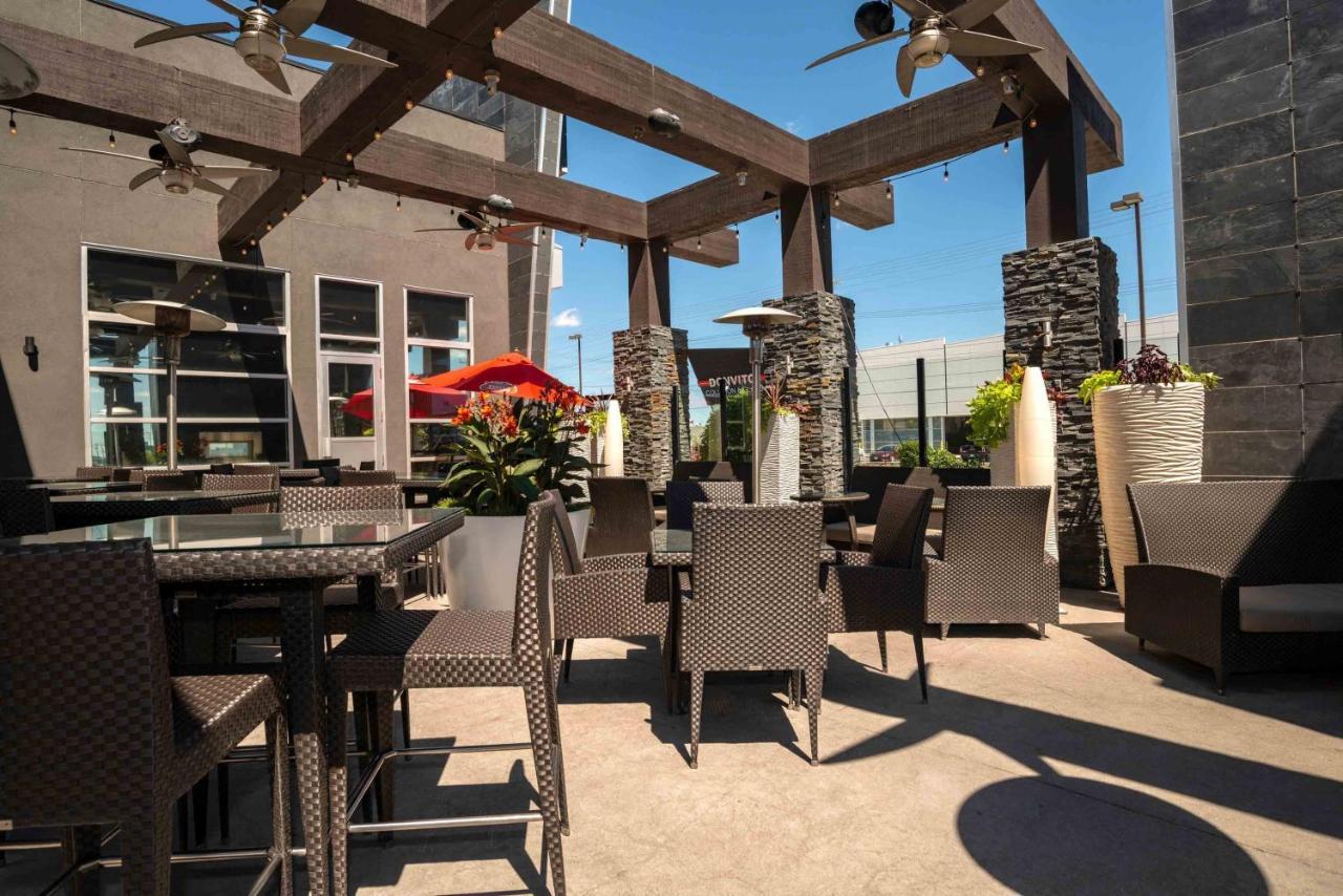 Sandman Hotel & Suites Winnipeg Airport Экстерьер фото