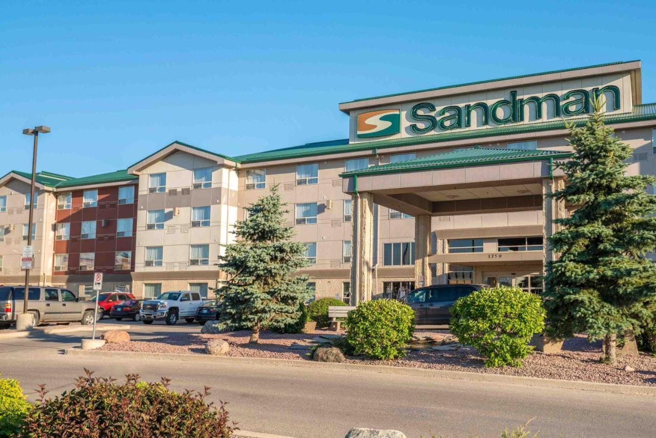 Sandman Hotel & Suites Winnipeg Airport Экстерьер фото