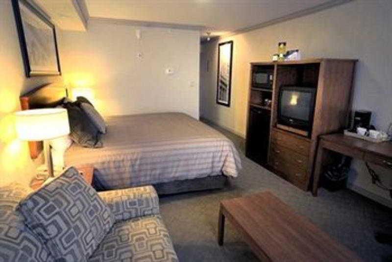 Sandman Hotel & Suites Winnipeg Airport Экстерьер фото